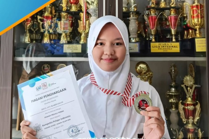 Disti Ayu Rahmadani Peraih Medali Perak Bidang Agama Islam dalam Kompetisi Pelajar Indonesia SMA Se-Nasional 2025