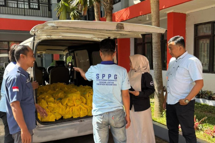 SMAN 2 Cimahi Perdana Mendapatkan Program MBG 13 Oktober 2025