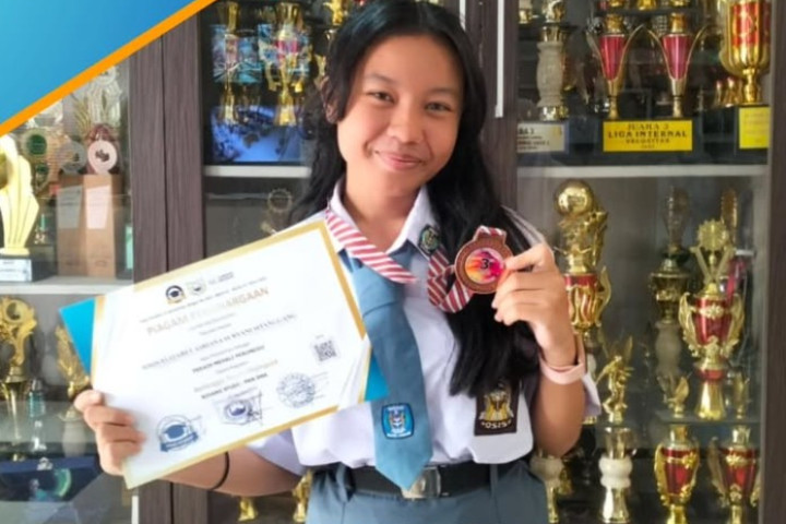 Riris Elizabet Asriana Suryani Sitanggang Peraih Medali Perunggu PPKn SMA Airlangga Youth Olympiad 2025