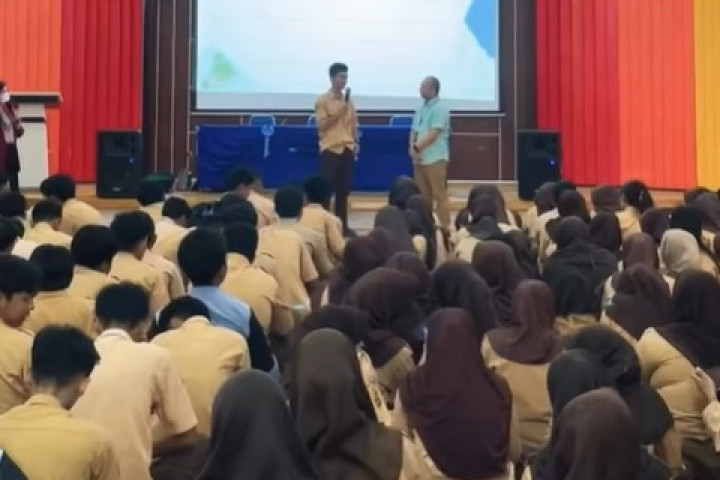 BJB Mengadakan Sosialisasi Meningkatkan Literasi Keuangan di SMAN 2 Cimahi