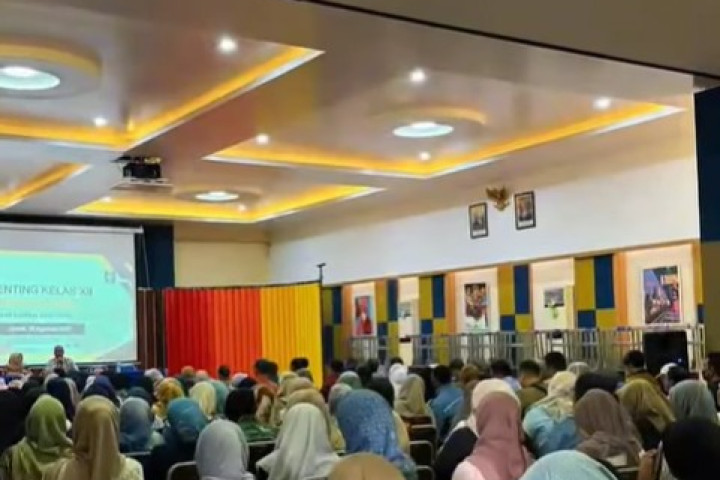 SMAN 2 Cimahi Mengadakan Kegiatan Parenting Kelas XII Tahun 2025