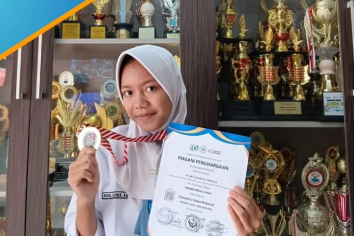Nurul Rahma Aprilia Peraih Medali Emas Juara 1 Bidang Studi Biologi Kompetensi Nasional 2025